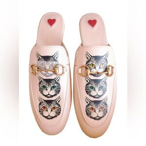 Gucci Cream Cat Print Loafers